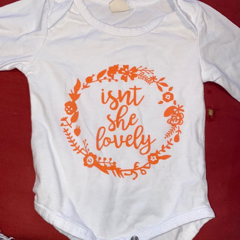 Is it she lovely long sleeve baby shirt